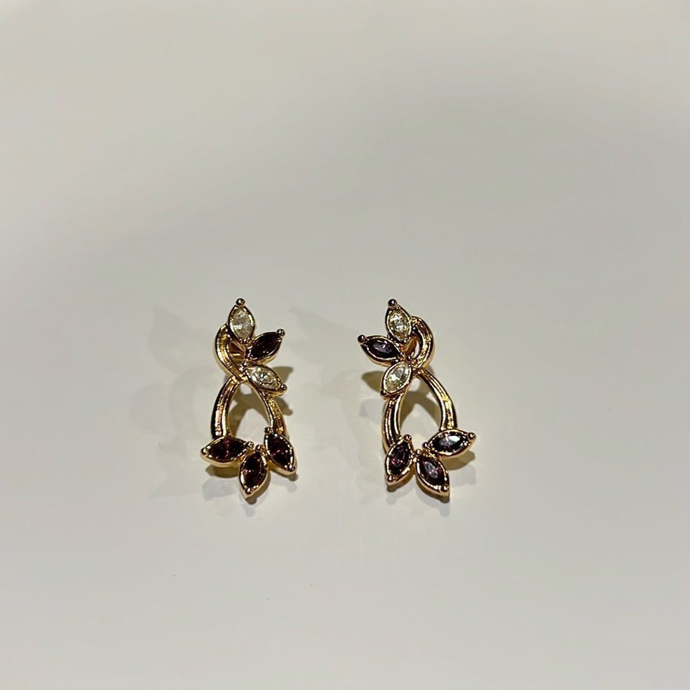 Avon Vintage pierced marquis purple & white earrings.